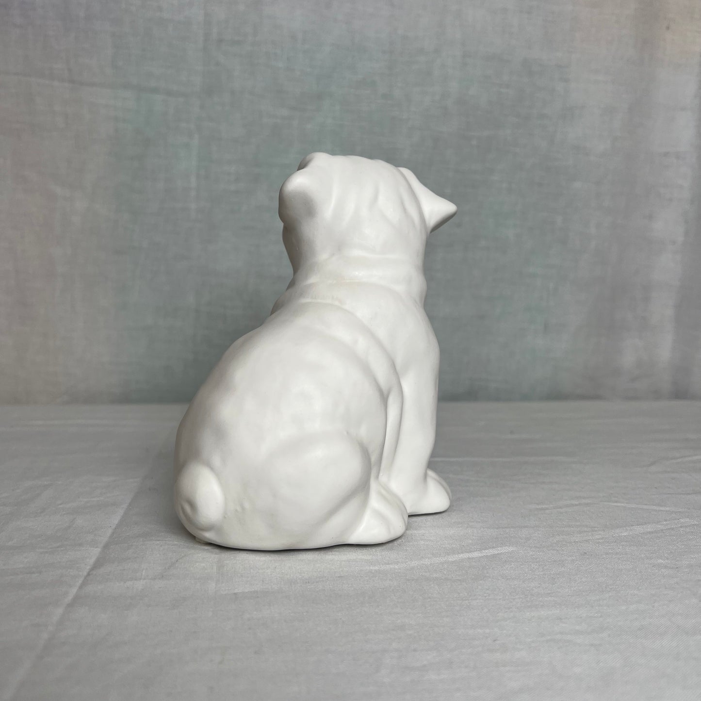 Porselen "Mops valp" 15 cm "Hvit"