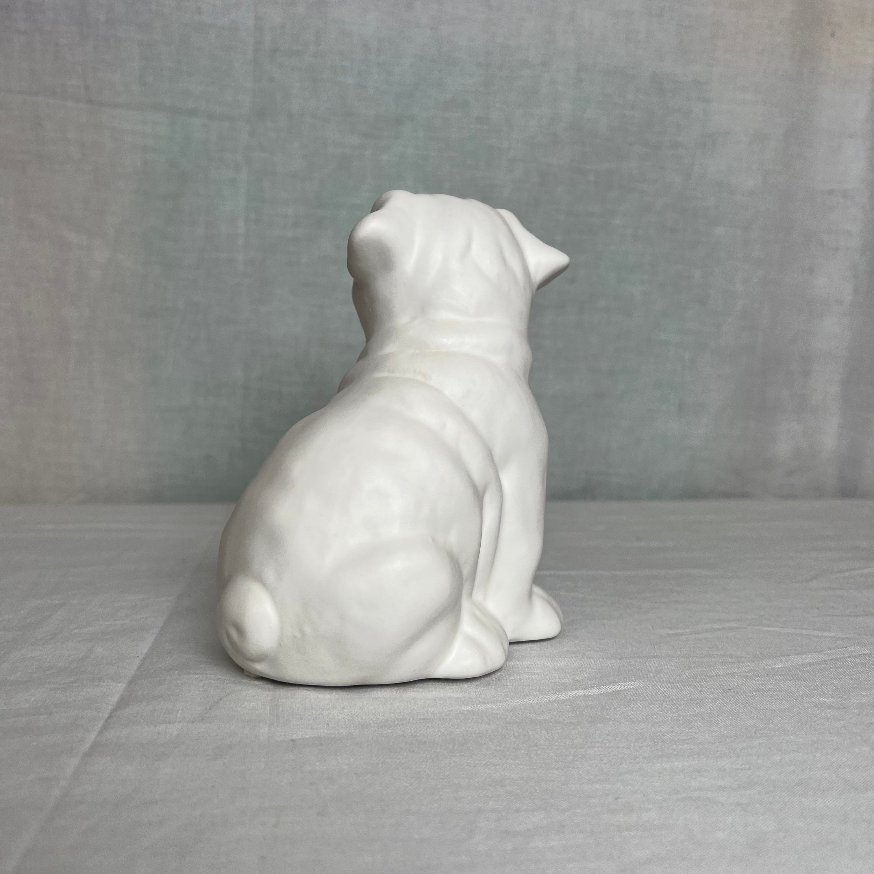 Porselen "Mops valp" 15 cm "Hvit"