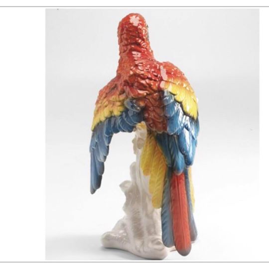 Porselen "Ara" Papegøye 52 cm.
