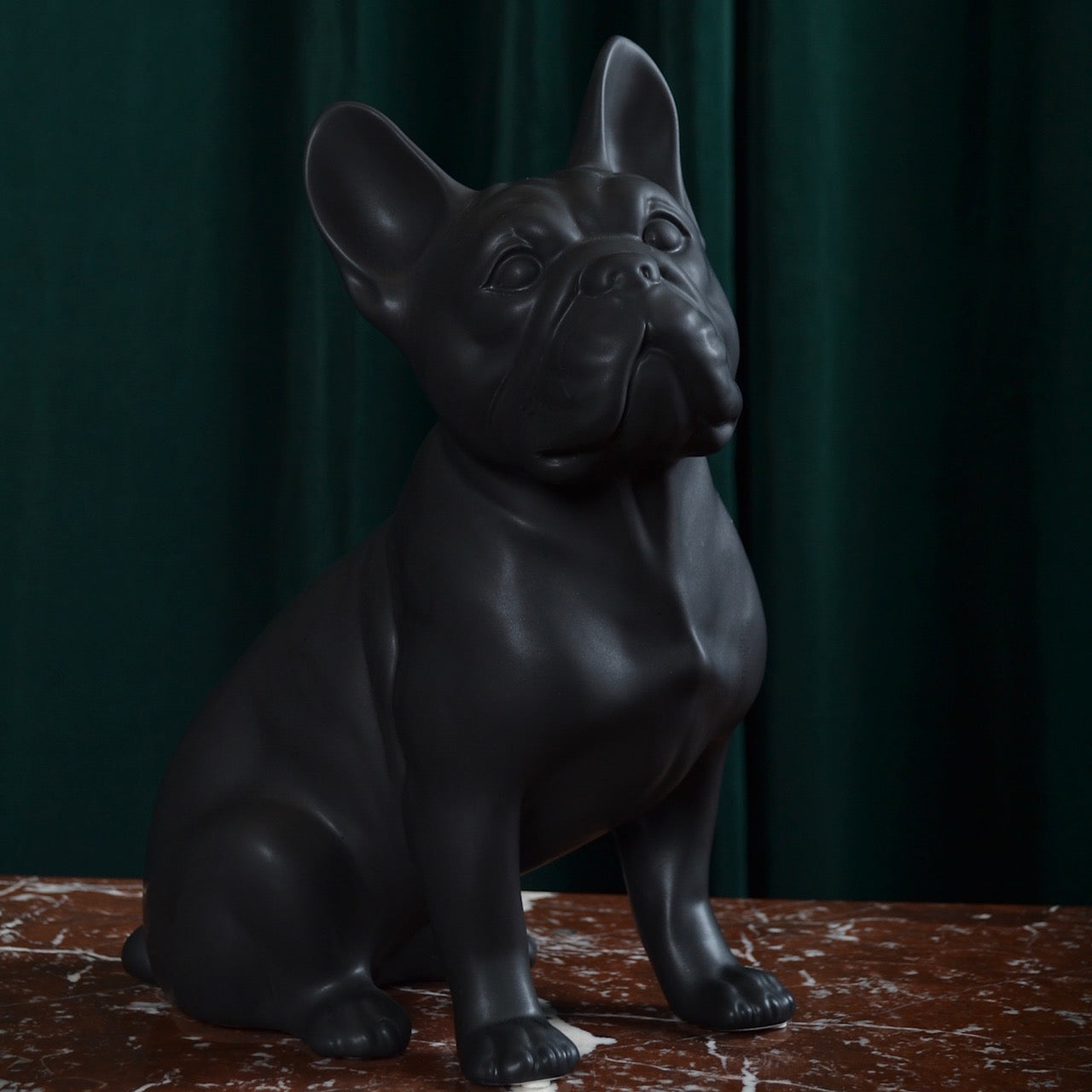 Porselen "Franskbulldog" svart matt