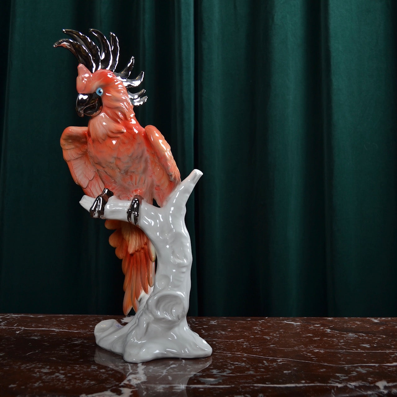 Porselen "Oransje Papegøye med silver krone"