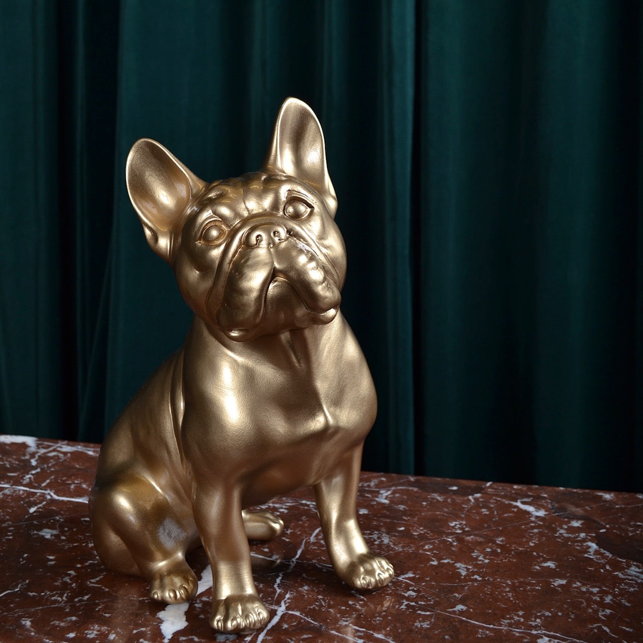 Porselen "Franskbulldog GULL" 34 cm. Bestilling!