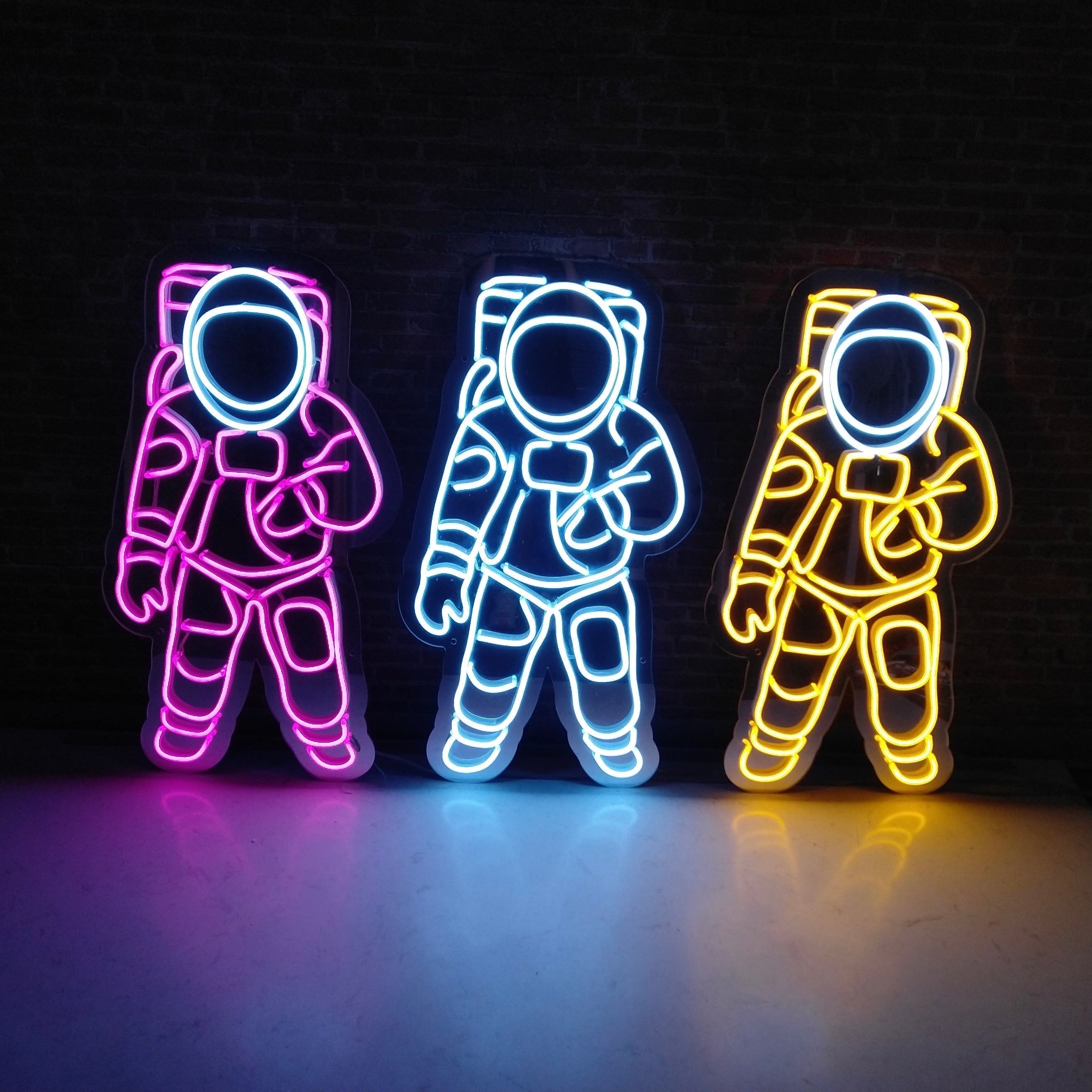 Neonskilt "SPACEMAN" Speil. Gold Yellow