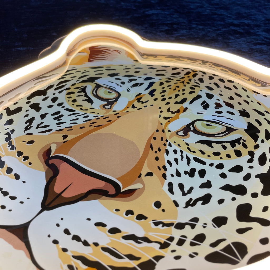 "Leopard" LED NEONSKILT. Warm white