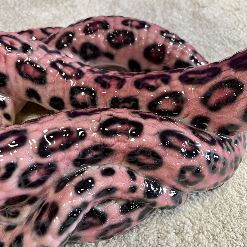 Porselen " Leopard Kobra" Rosa XL. Bestilling!