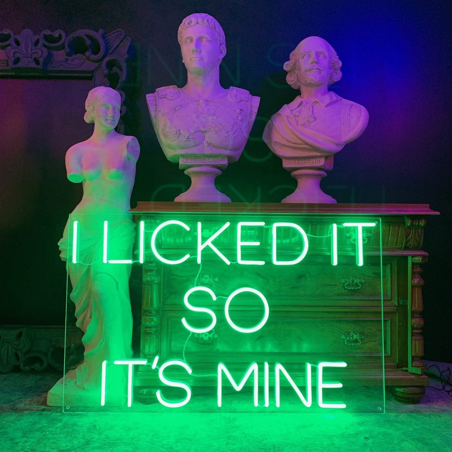 "I LICKED IT SO IT´S MINE" LED NEONSKILT. Bestilling!