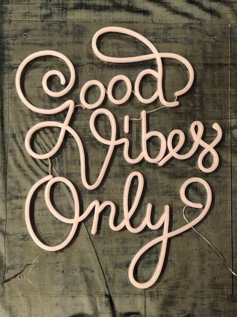 "Good Vibes Only" LED NEONSKILT. 68x56cm Bestilling!