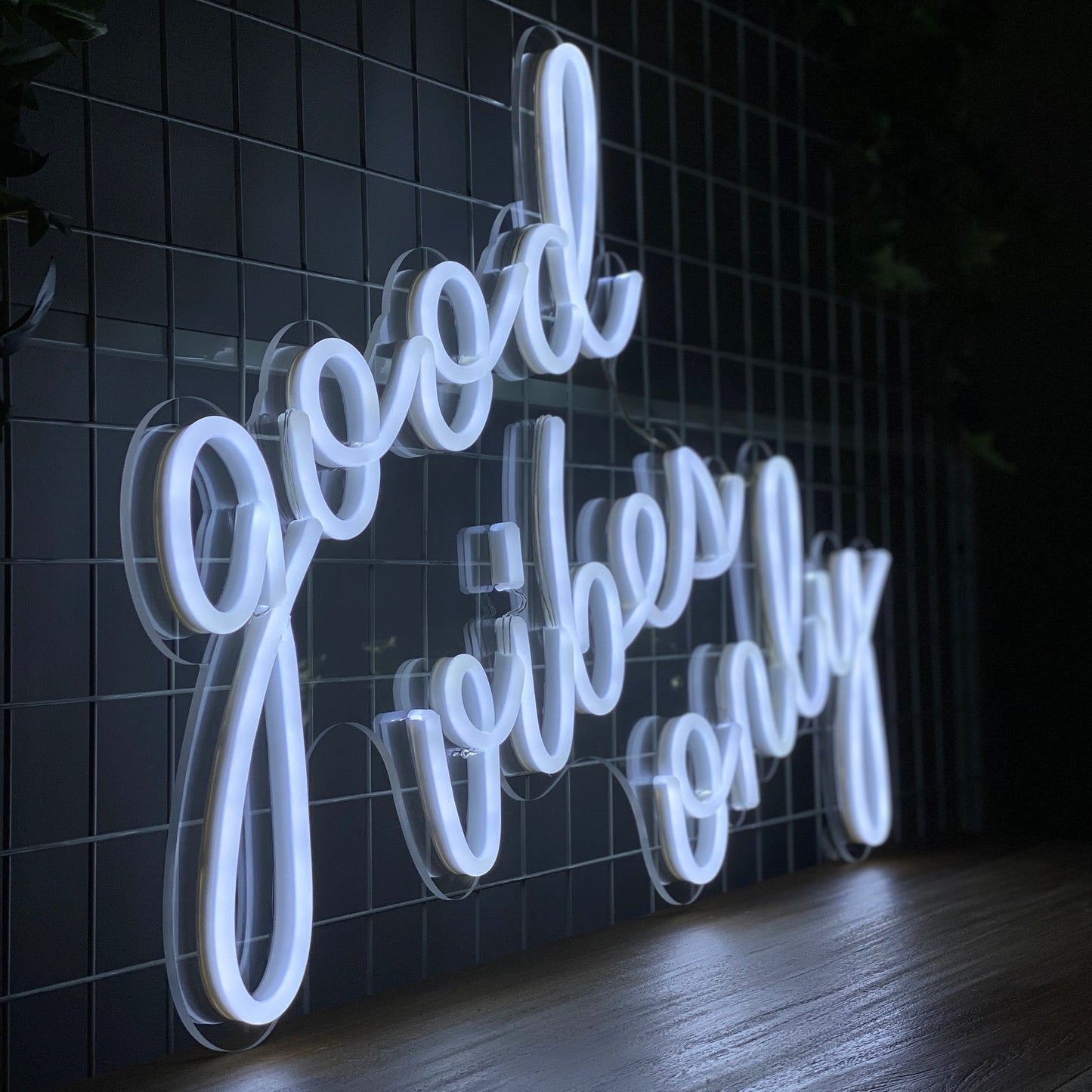 "good vibes only" Led neonskilt. 52x36 cm. Velg ønsket farge!