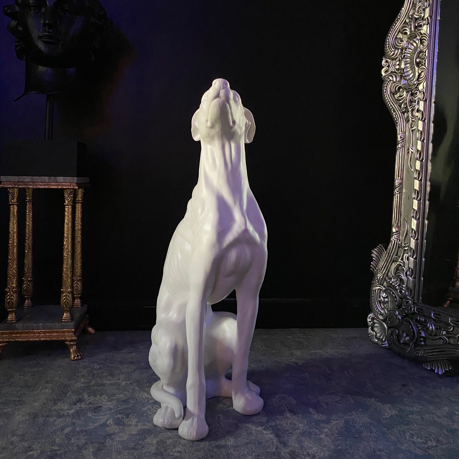 Porselen "White Greyhound" XL 87 cm.
