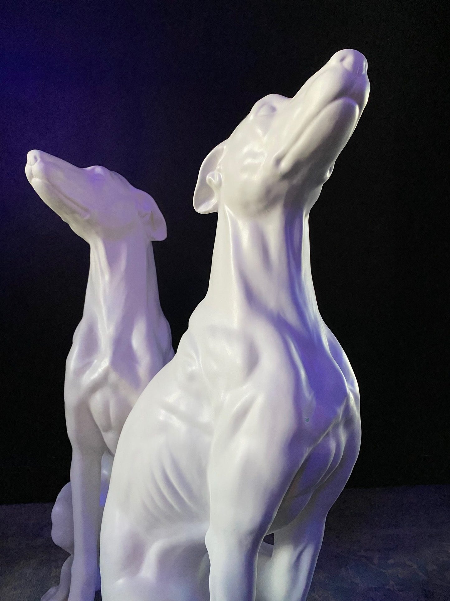 Porselen "White Greyhound" XL 87 cm.